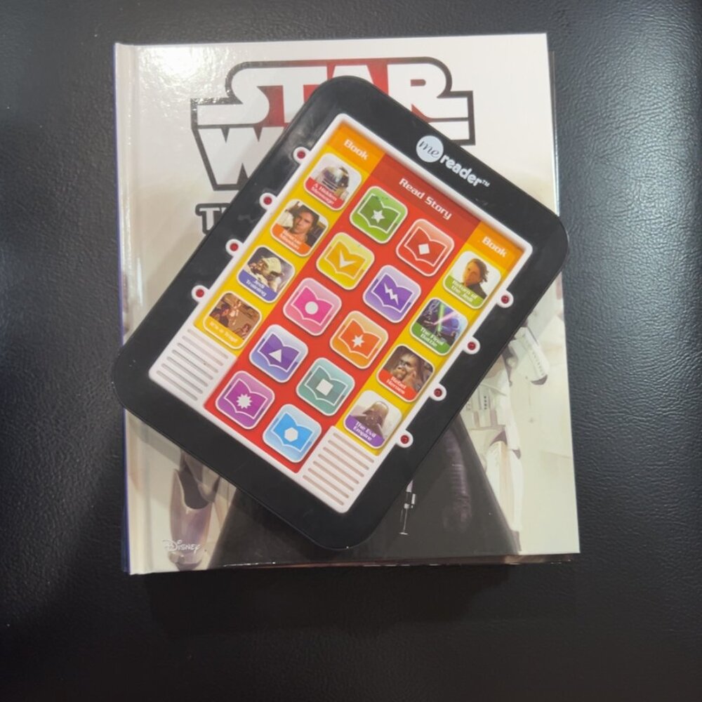 STAR WAS ELECTRONIC ME READER WITH 8 Books Library